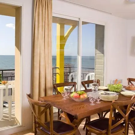 Comfortably Furnished With A Balcony Or Terrace Apartament