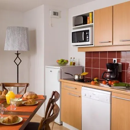 Apartament Comfortably Furnished With A Balcony Or Terrace