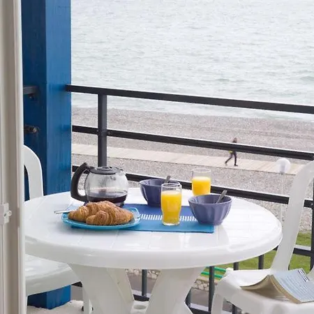 Apartament Comfortably Furnished With A Balcony Or Terrace