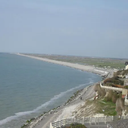 Apartament Comfortably Furnished With A Balcony Or Terrace